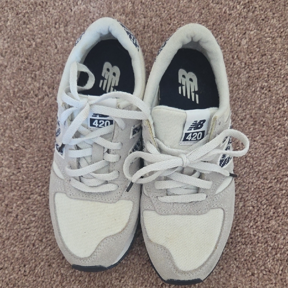 New Balance Women 5.5' Cream and Black Sneakers - Picture 6 of 13